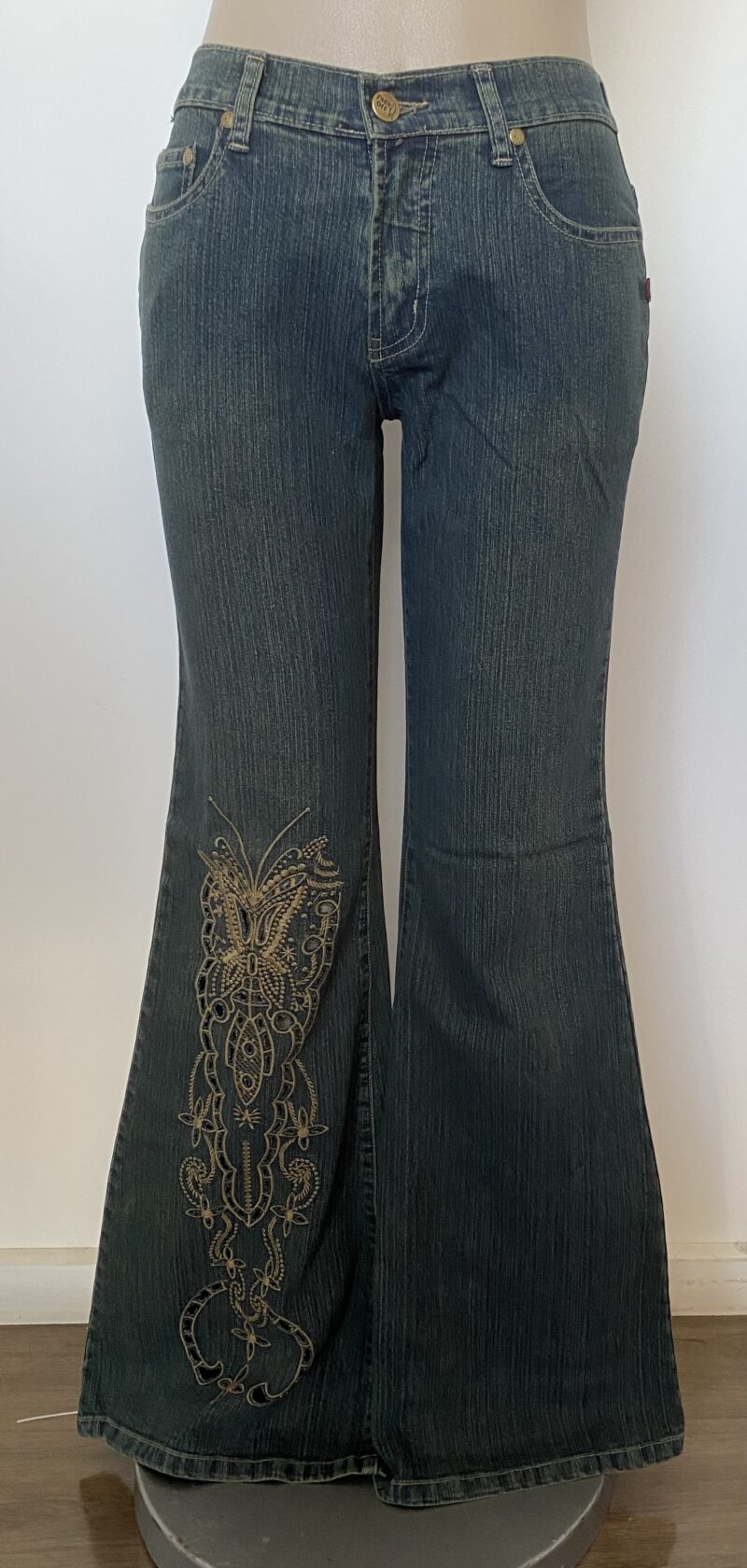 FP6364-BUTTERFLY EMB. DENIM PANTS