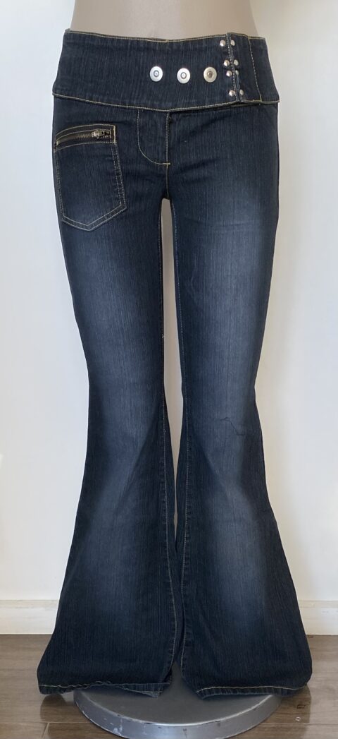 FP7520-ONE FRONT POCKET JEANS EYELETS SNAP BUTTON DETAIL